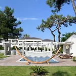 Alexandra 4*