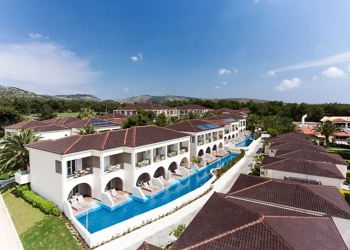 Alexandra Resort 4*
