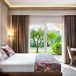 Alexandra Resort 4*